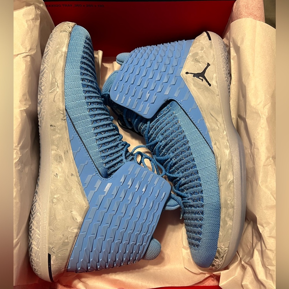 Nike Air Jordan 32 “UNC” size 13